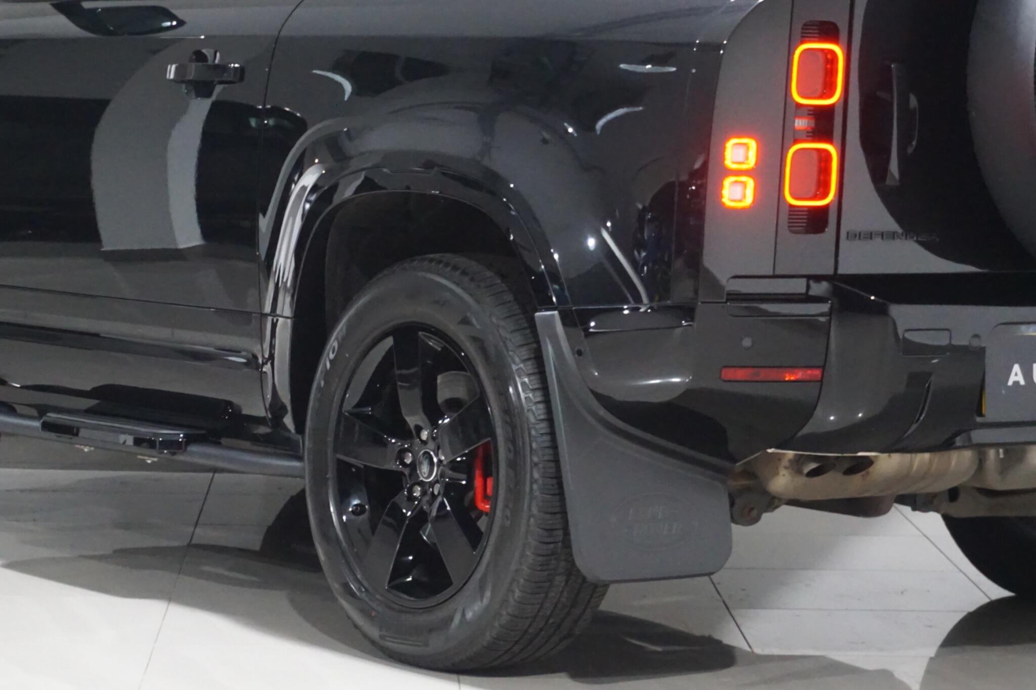 Land Rover Defender 90 3.0 D200 MHEV Hard Top SUV 3dr Diesel Auto 4WD SWB Euro 6 (s/s) (200 ps)